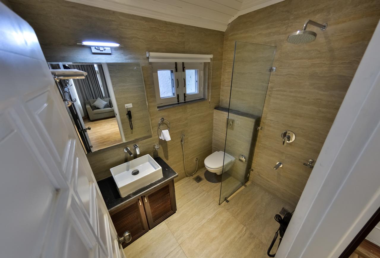 Hotel Metropolis Srīnagar Екстериор снимка