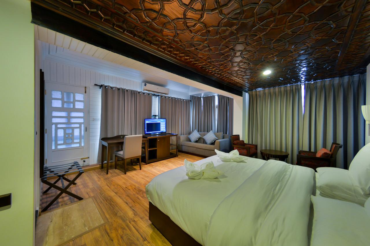 Hotel Metropolis Srīnagar Екстериор снимка