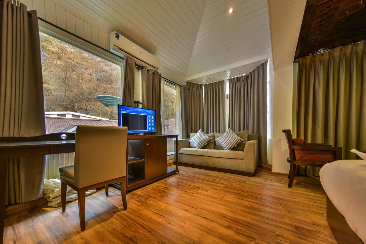 Hotel Metropolis Srīnagar Екстериор снимка