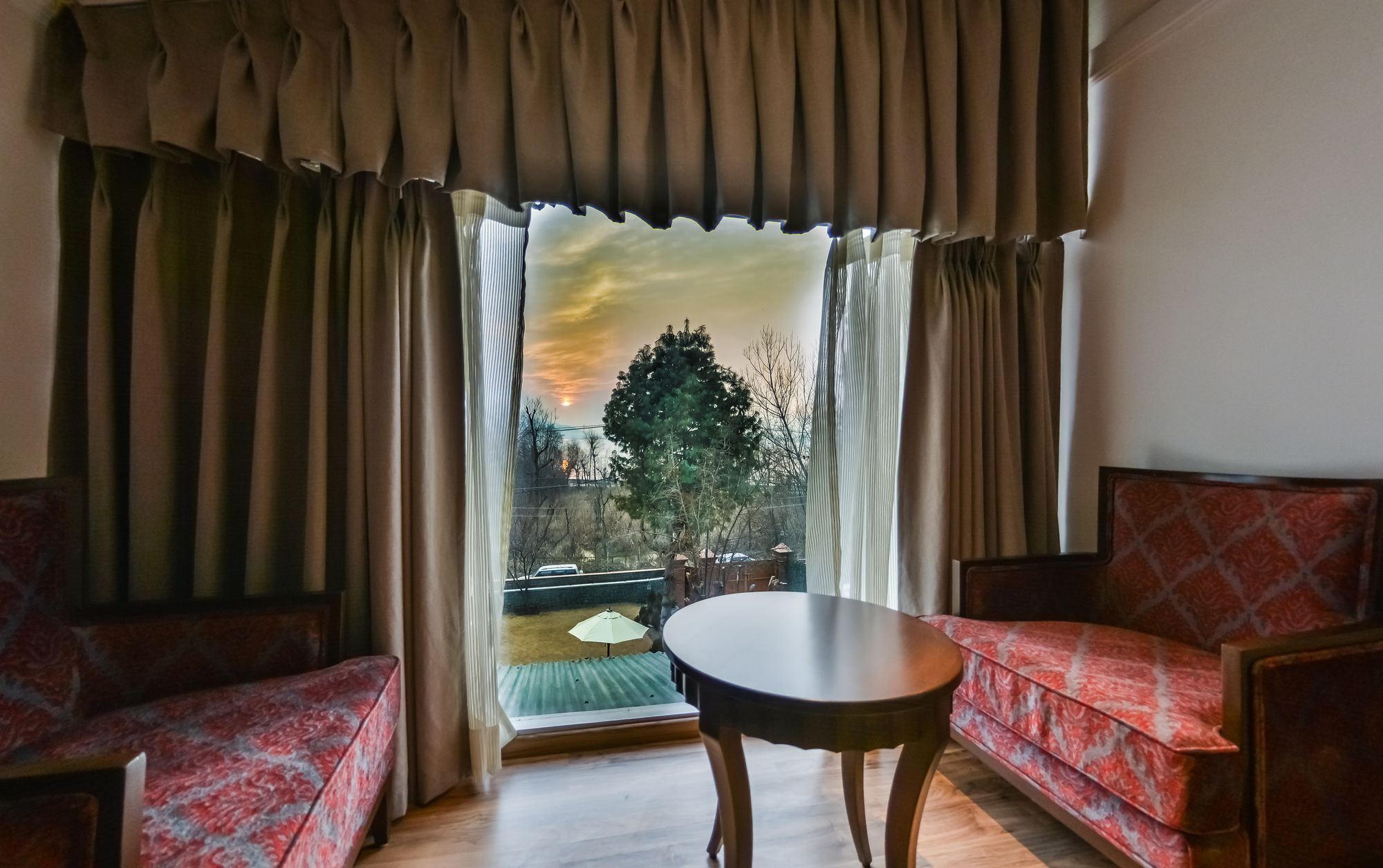 Hotel Metropolis Srīnagar Екстериор снимка